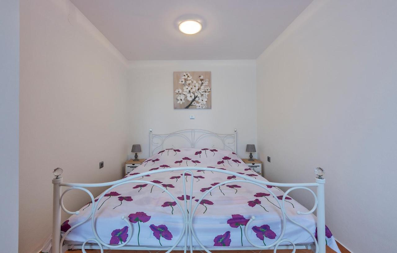 Apartments Tina & Denis Пула Екстериор снимка