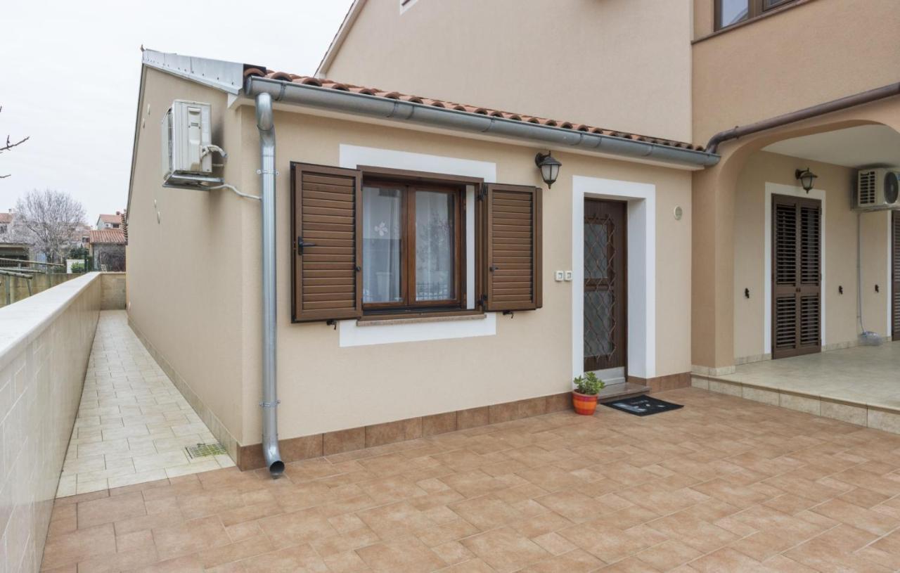 Apartments Tina & Denis Пула Екстериор снимка