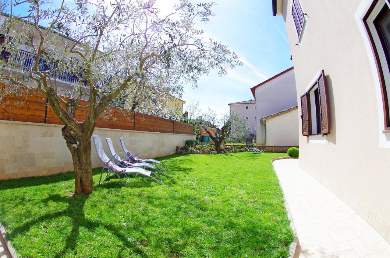 Apartments Tina & Denis Пула Екстериор снимка