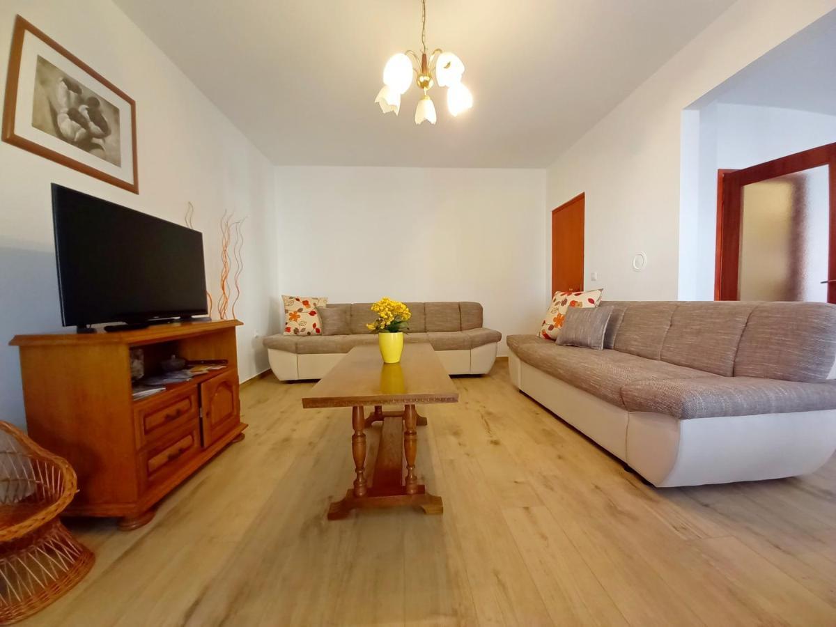 Apartments Tina & Denis Пула Екстериор снимка