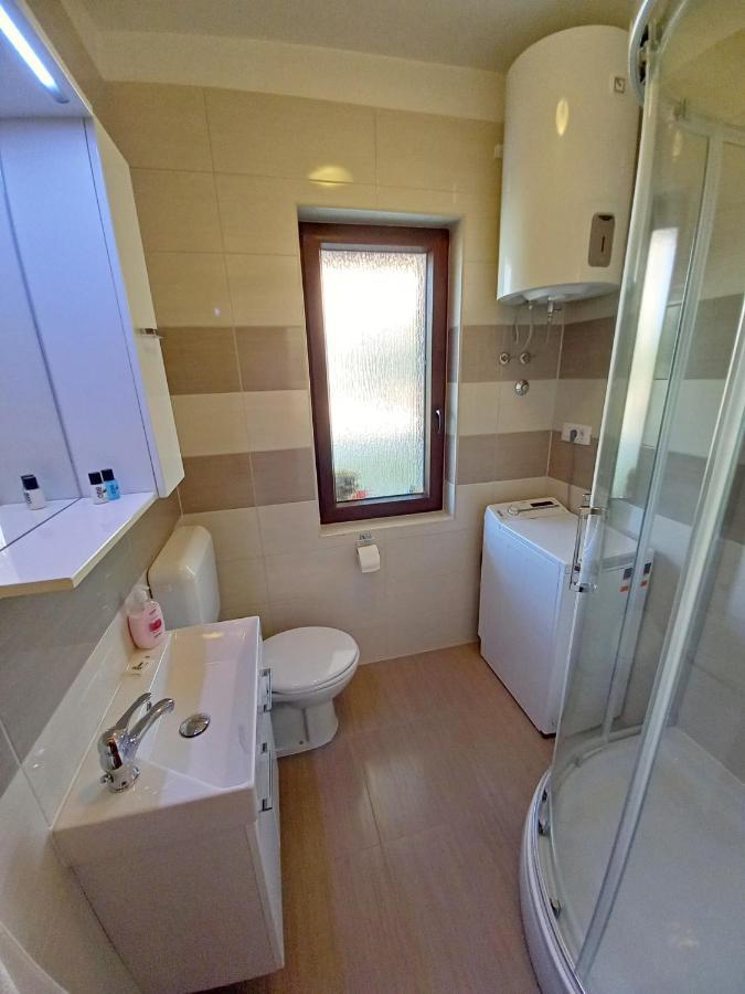 Apartments Tina & Denis Пула Екстериор снимка