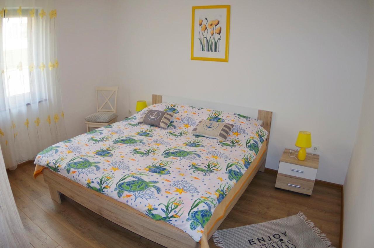 Apartments Tina & Denis Пула Екстериор снимка