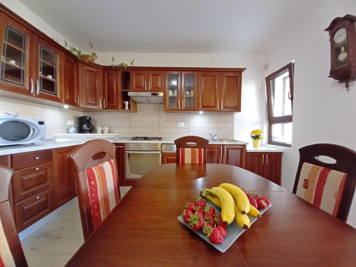 Apartments Tina & Denis Пула Екстериор снимка