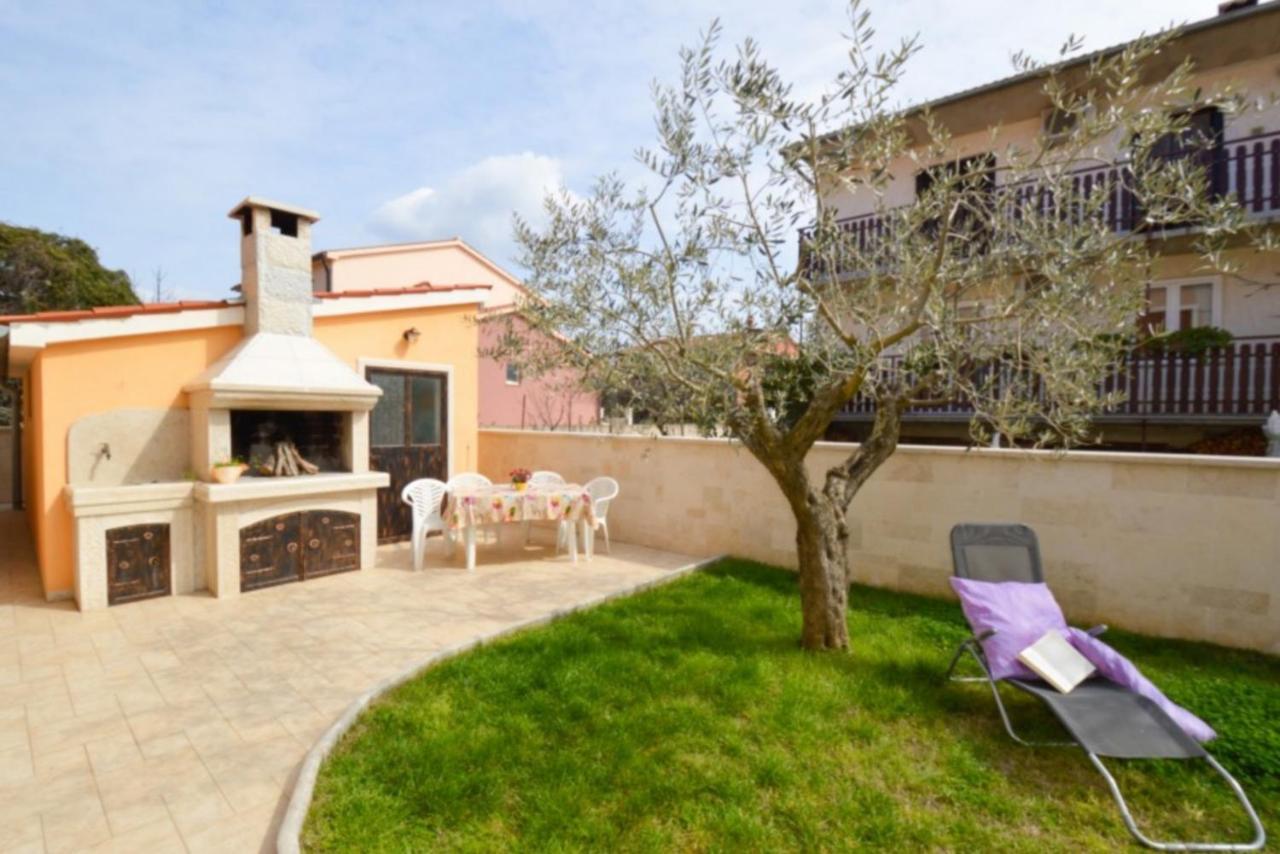 Apartments Tina & Denis Пула Екстериор снимка