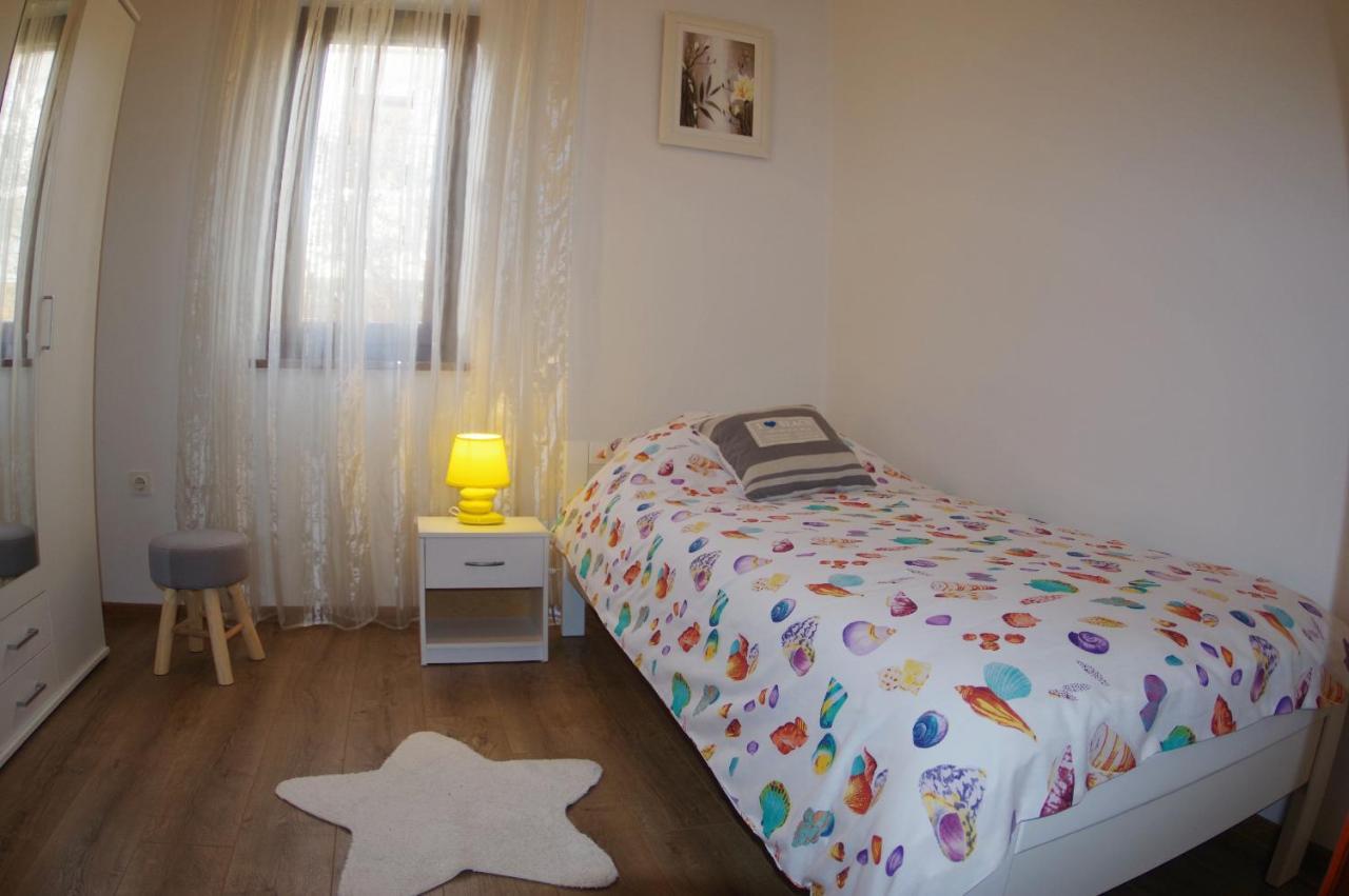 Apartments Tina & Denis Пула Екстериор снимка