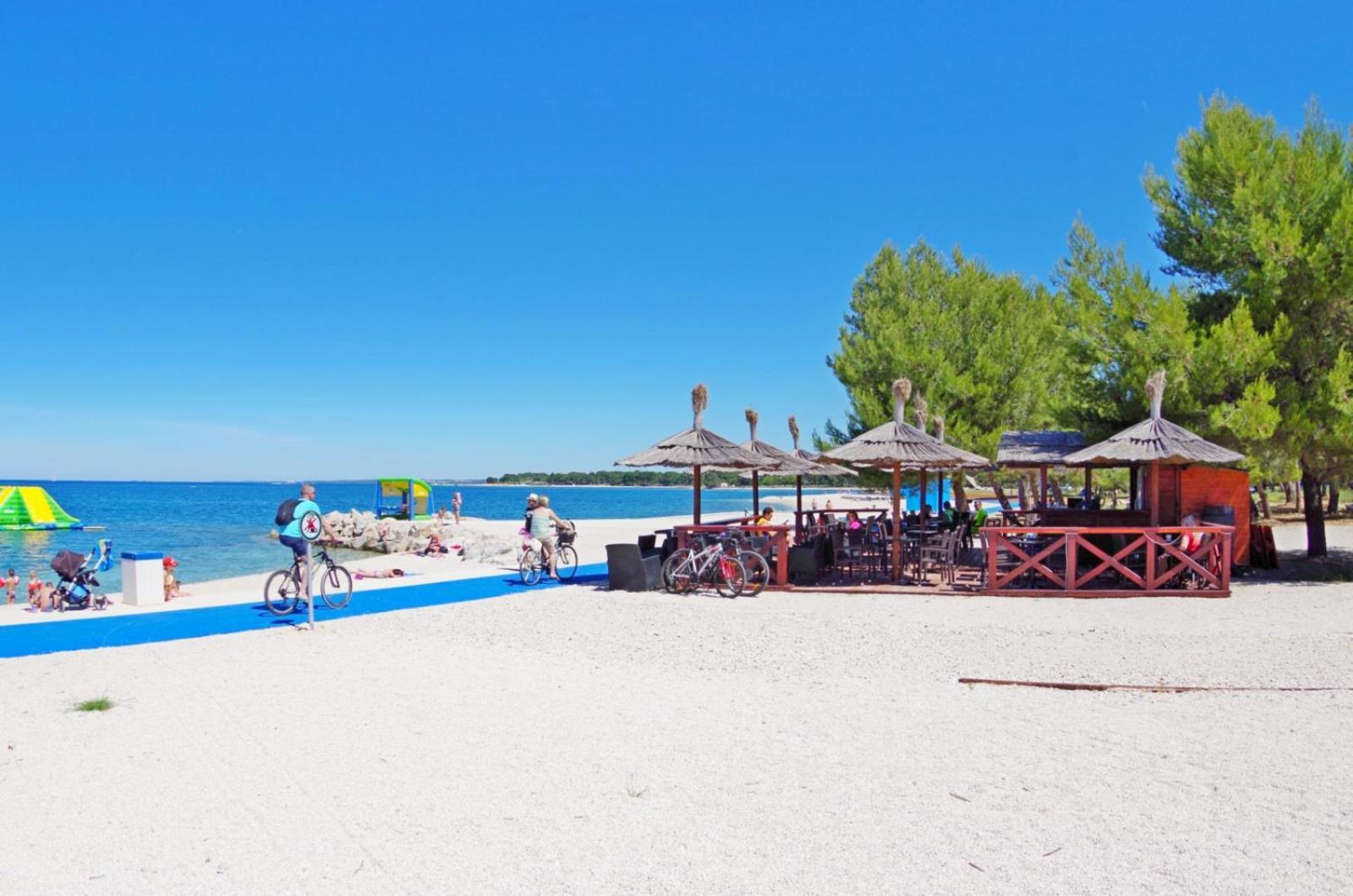 Apartments Tina & Denis Пула Екстериор снимка